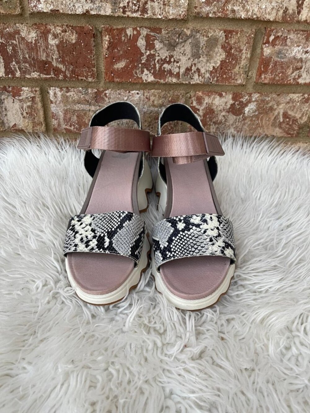 SOREL KINETIC MAUVE VAPOR SANDALS Size 9.5 - Picture 6 of 12